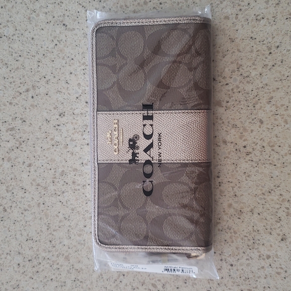 NWT Coach Accordion Zip Wallet In Signature Canvas - Picture 2 of 11